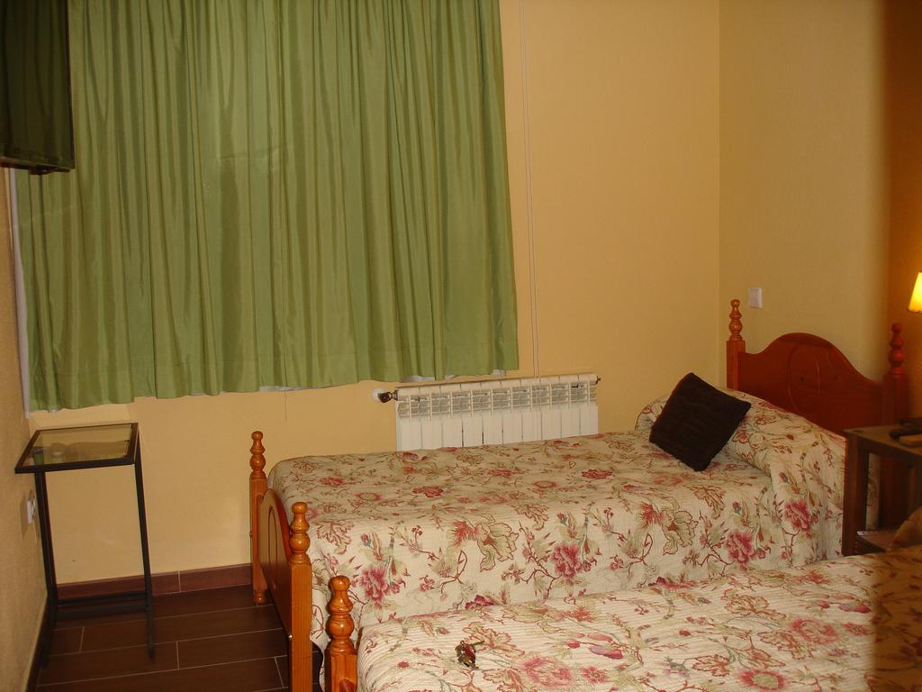 Hostal Puerta Bonita Vista Alegre Madrid Eksteriør bilde