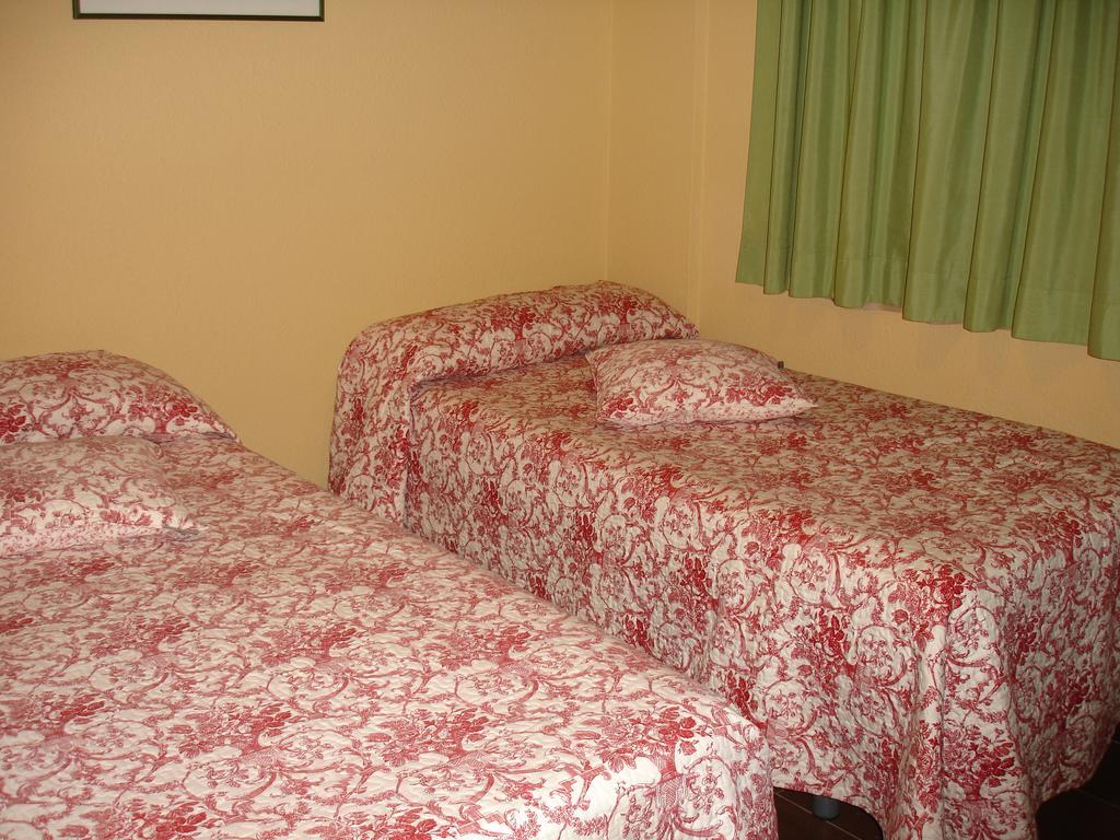 Hostal Puerta Bonita Vista Alegre Madrid Eksteriør bilde