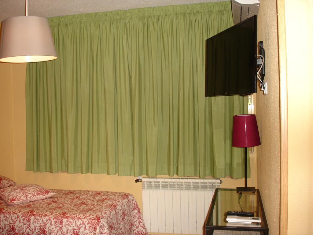 Hostal Puerta Bonita Vista Alegre Madrid Eksteriør bilde