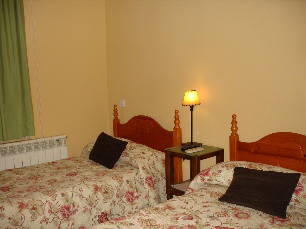 Hostal Puerta Bonita Vista Alegre Madrid Eksteriør bilde