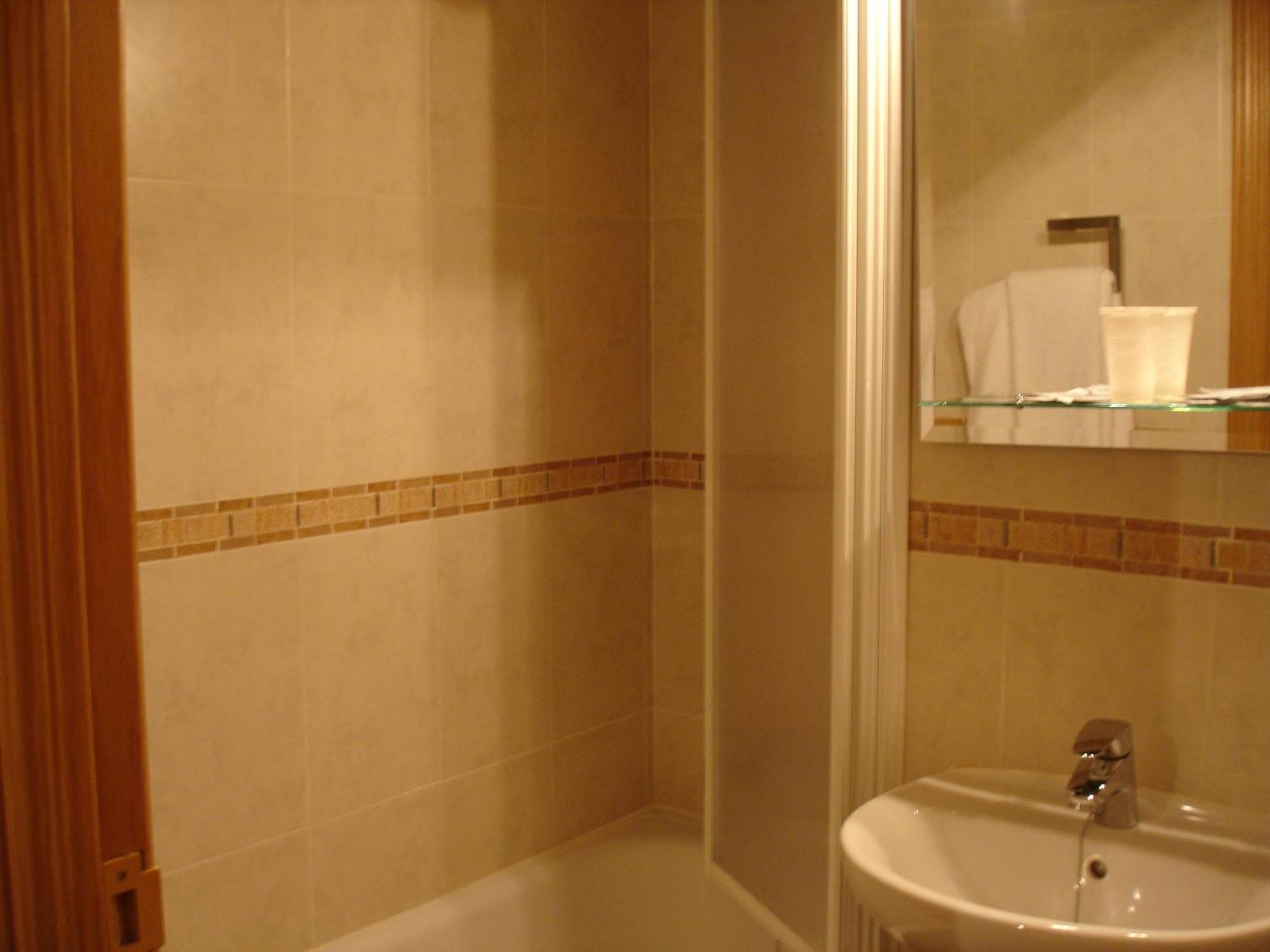 Hostal Puerta Bonita Vista Alegre Madrid Eksteriør bilde