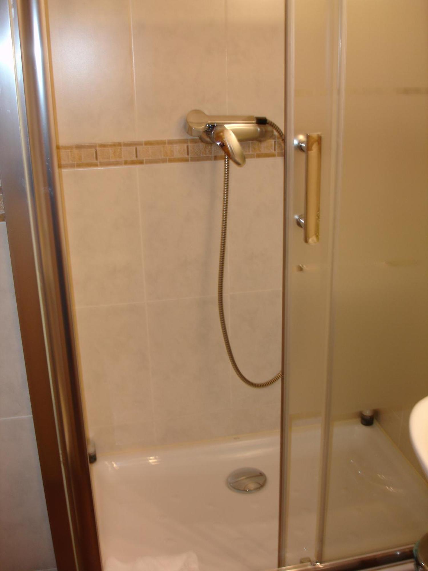Hostal Puerta Bonita Vista Alegre Madrid Eksteriør bilde