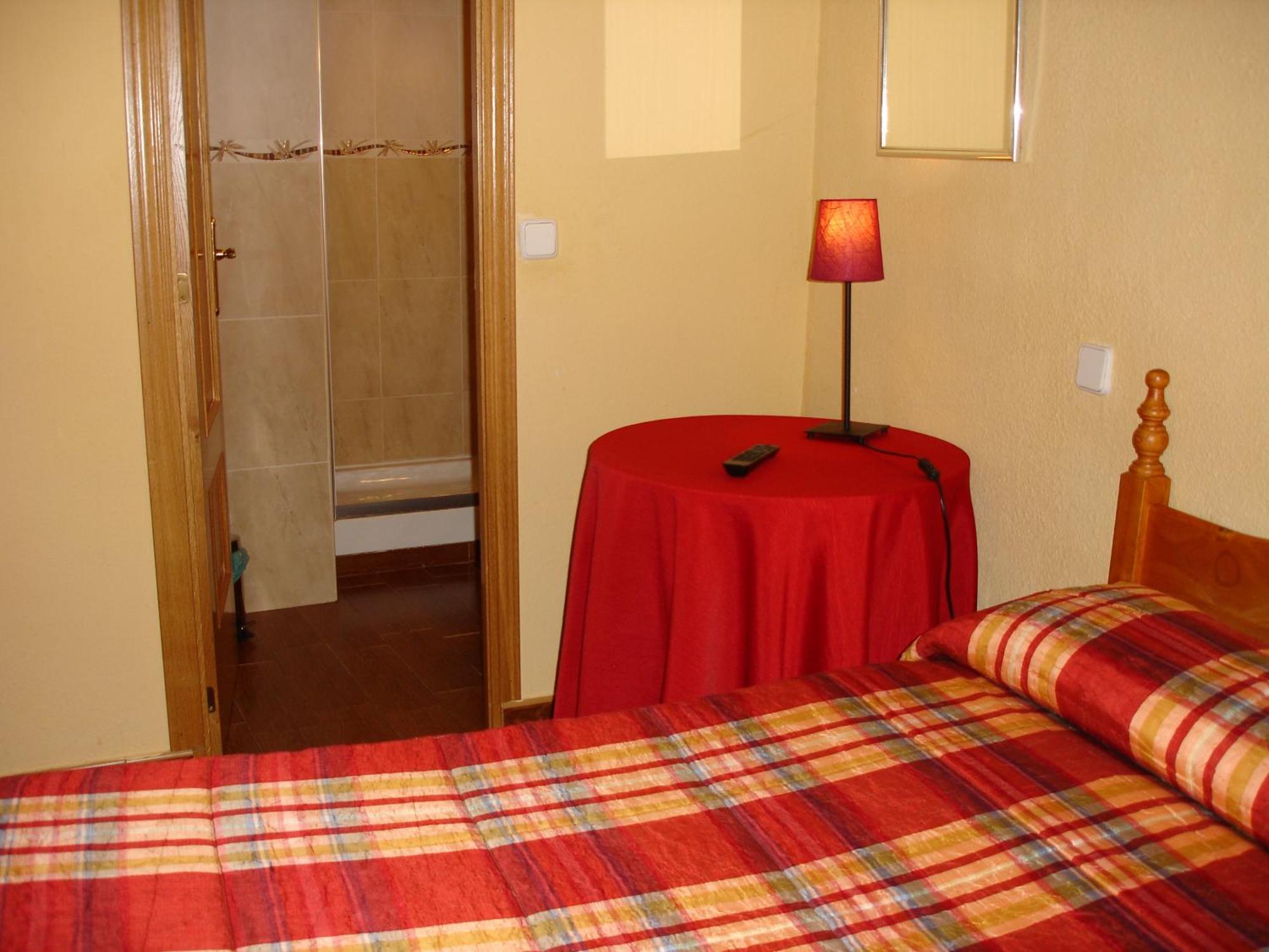 Hostal Puerta Bonita Vista Alegre Madrid Eksteriør bilde