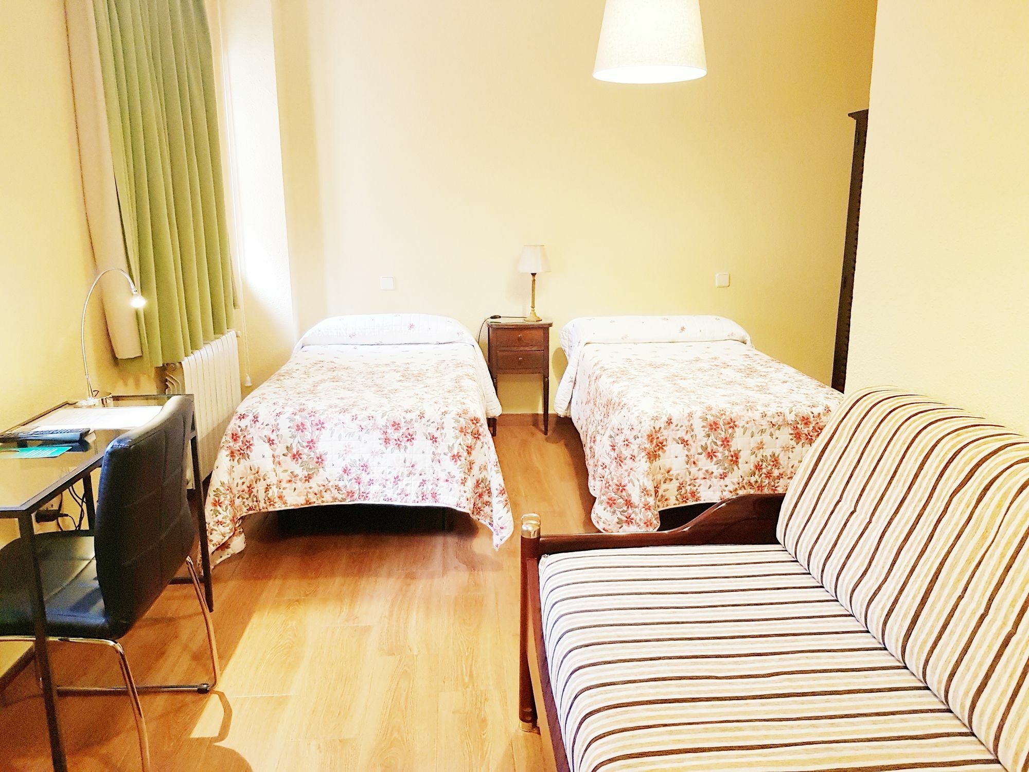 Hostal Puerta Bonita Vista Alegre Madrid Eksteriør bilde